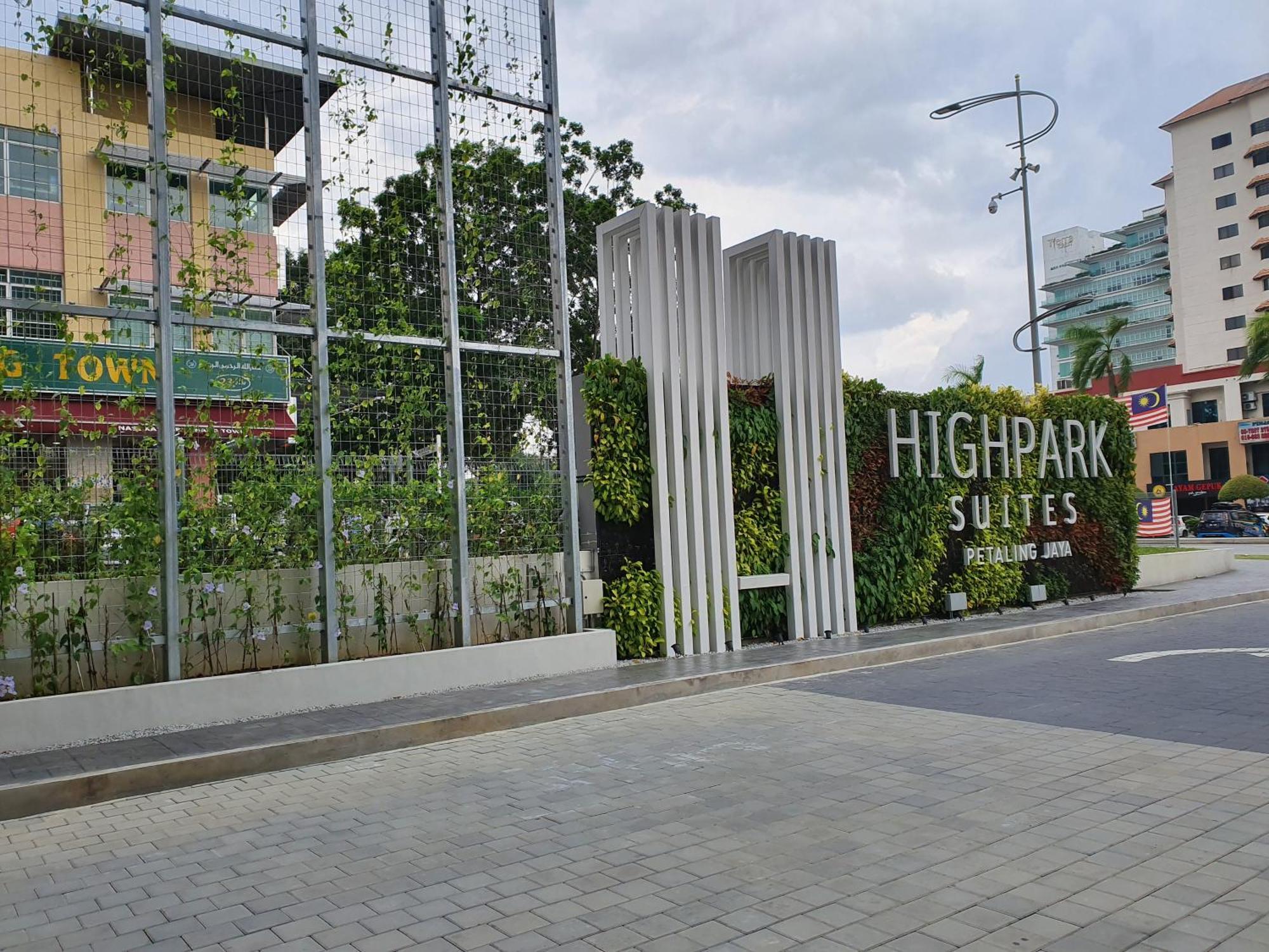 Highpark Suites In Petaling Jaya, Kelana Jaya By Plush Kampong Baharu Sungai Way Exteriör bild