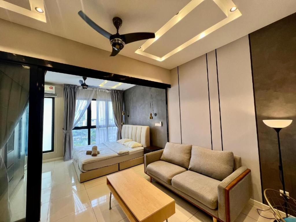 Highpark Suites In Petaling Jaya, Kelana Jaya By Plush Kampong Baharu Sungai Way Exteriör bild