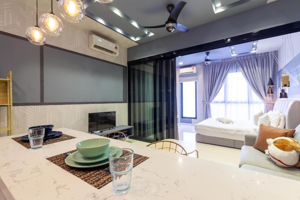Highpark Suites In Petaling Jaya, Kelana Jaya By Plush Kampong Baharu Sungai Way Exteriör bild