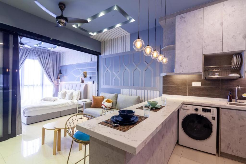 Highpark Suites In Petaling Jaya, Kelana Jaya By Plush Kampong Baharu Sungai Way Exteriör bild