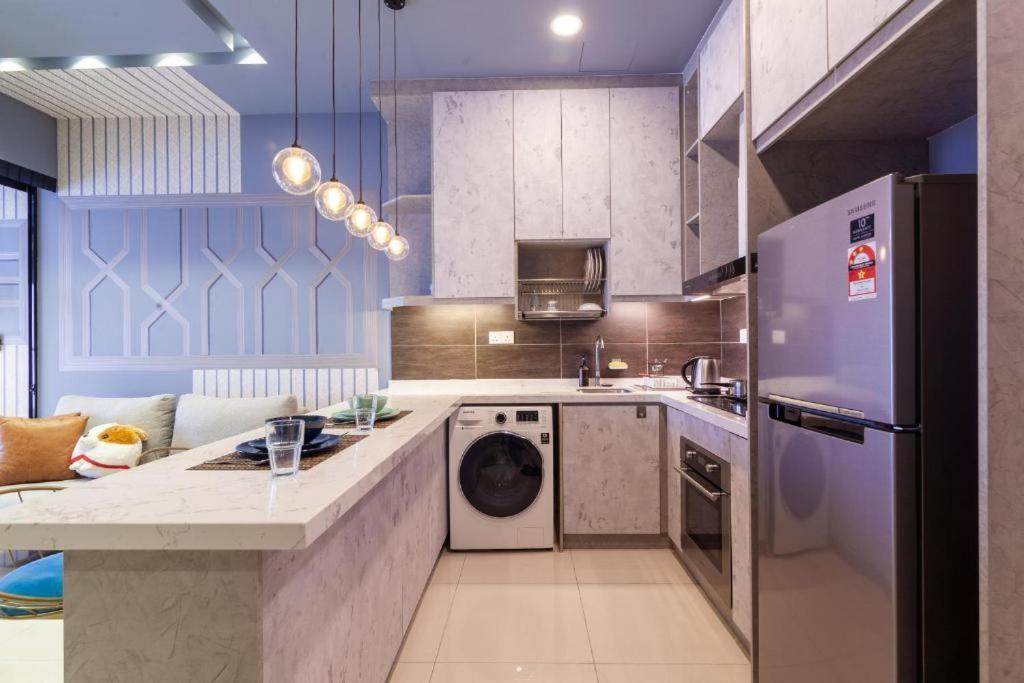 Highpark Suites In Petaling Jaya, Kelana Jaya By Plush Kampong Baharu Sungai Way Exteriör bild
