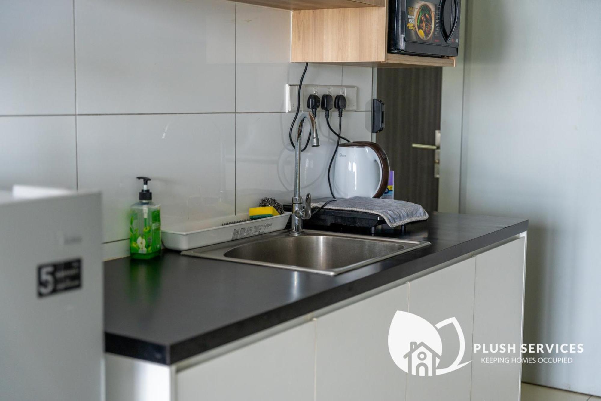 Highpark Suites In Petaling Jaya, Kelana Jaya By Plush Kampong Baharu Sungai Way Exteriör bild