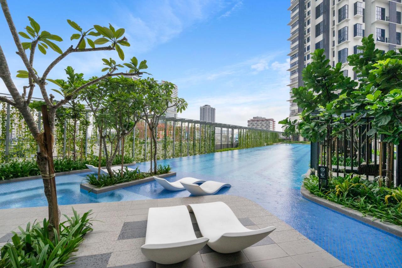 Highpark Suites In Petaling Jaya, Kelana Jaya By Plush Kampong Baharu Sungai Way Exteriör bild