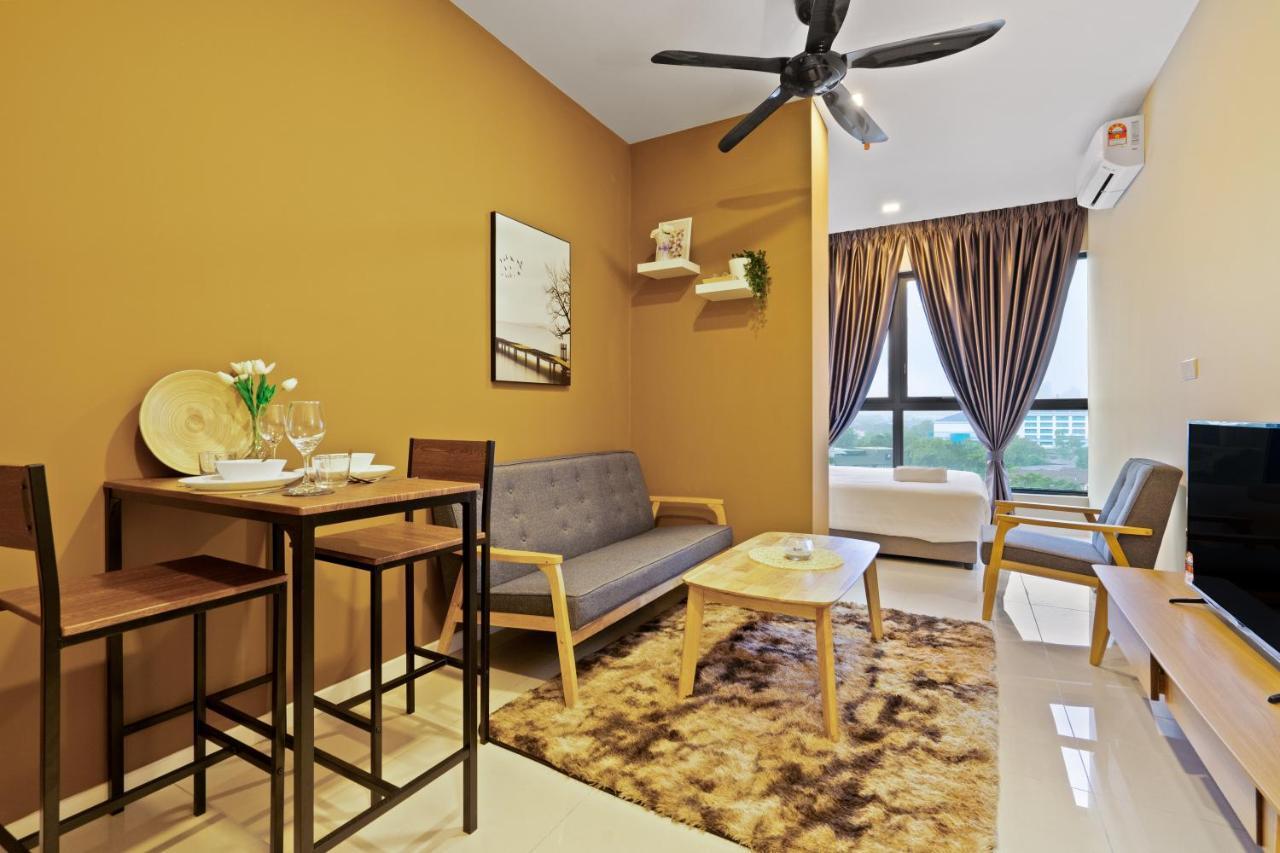 Highpark Suites In Petaling Jaya, Kelana Jaya By Plush Kampong Baharu Sungai Way Exteriör bild